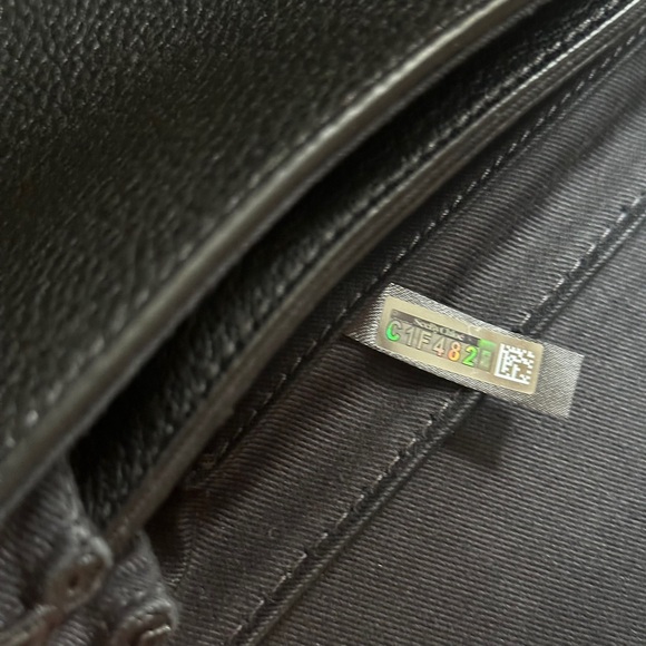 Chloé classic black 🖤 Crossbody Bag w/ Gold details - Picture 11 of 14